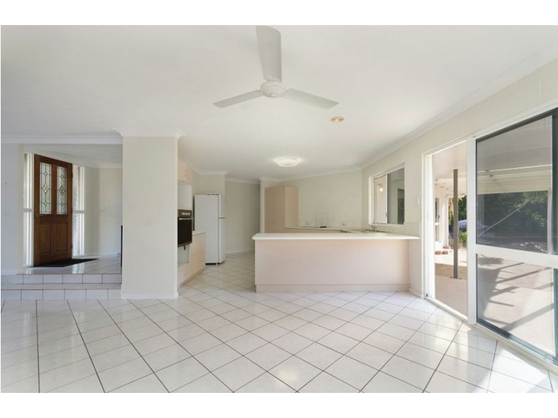 Bushland Beach QLD 4818