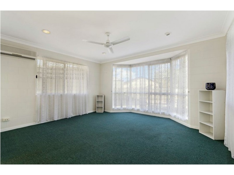 Bushland Beach QLD 4818