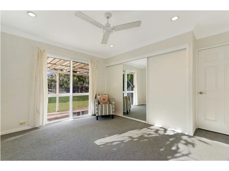 Bushland Beach QLD 4818