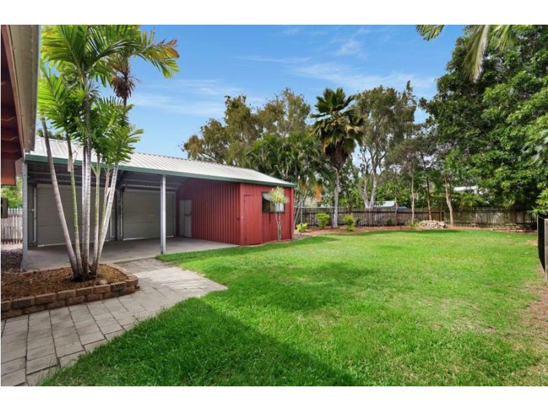 1 Gum Court, Bushland Beach QLD 4818