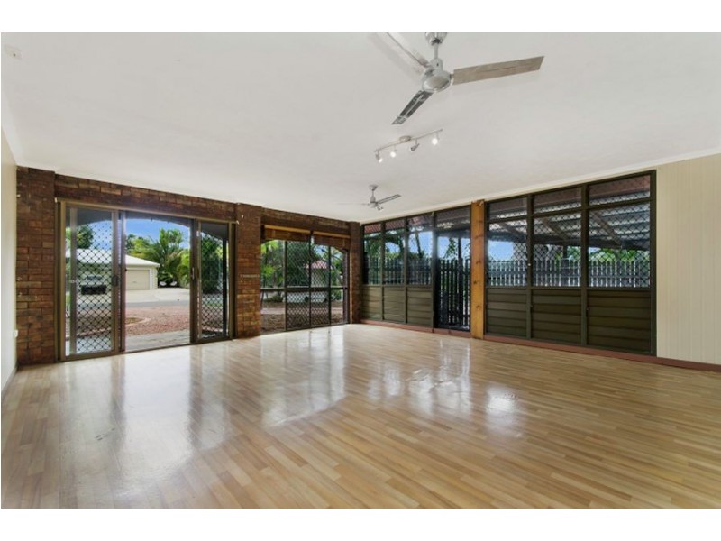 1 Gum Court, Bushland Beach QLD 4818