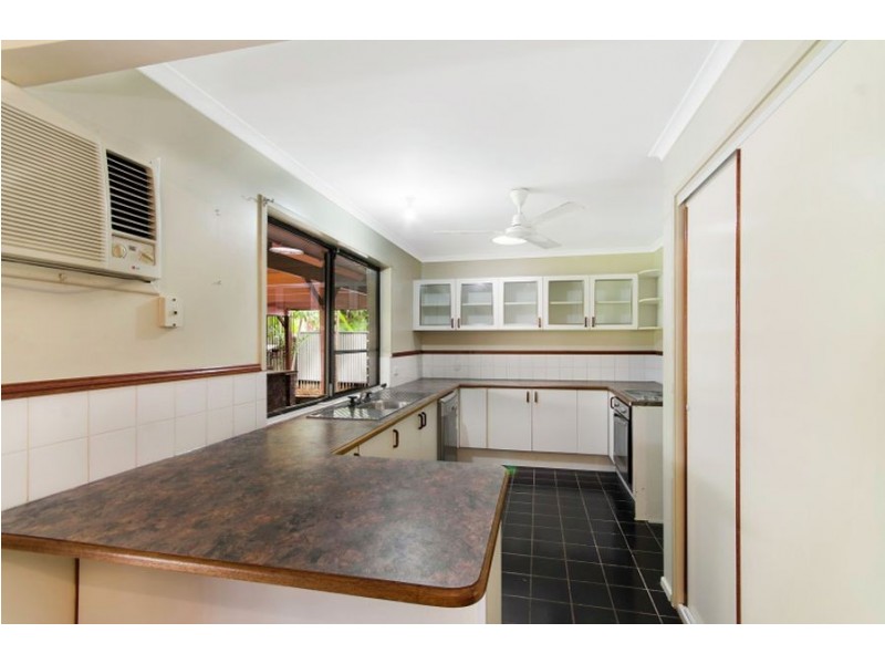 1 Gum Court, Bushland Beach QLD 4818