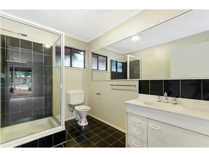 1 Gum Court, Bushland Beach QLD 4818