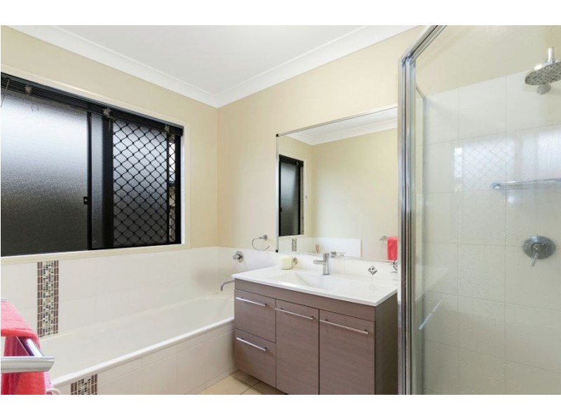 27 Anchorage Circuit, Bushland Beach QLD 4818