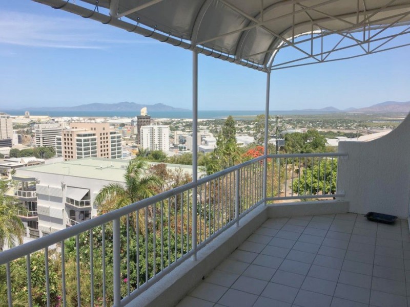 2/13 Hillside Crescent, Townsville City QLD 4810