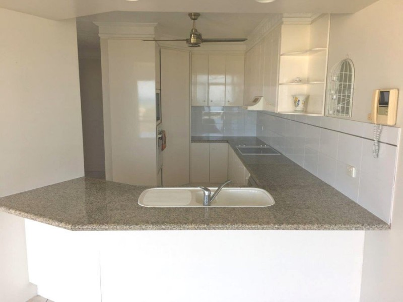 2/13 Hillside Crescent, Townsville City QLD 4810