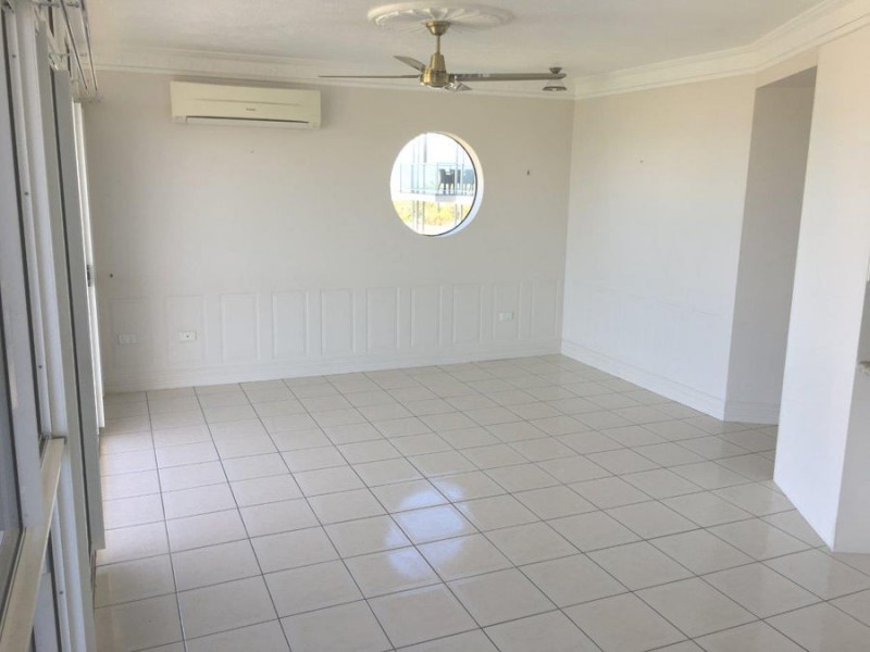 2/13 Hillside Crescent, Townsville City QLD 4810