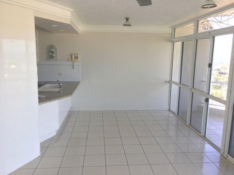 2/13 Hillside Crescent, Townsville City QLD 4810