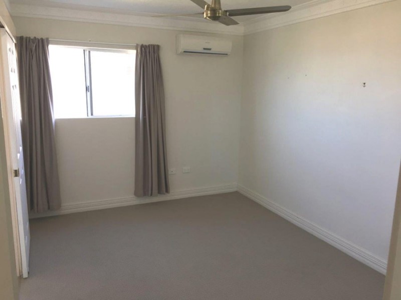 2/13 Hillside Crescent, Townsville City QLD 4810