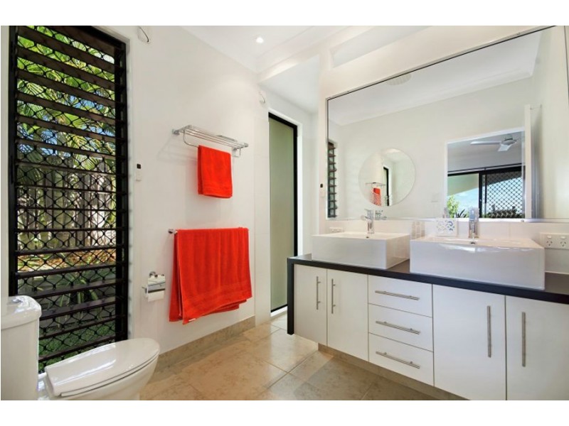 5 Cowrie Court, Bushland Beach QLD 4818