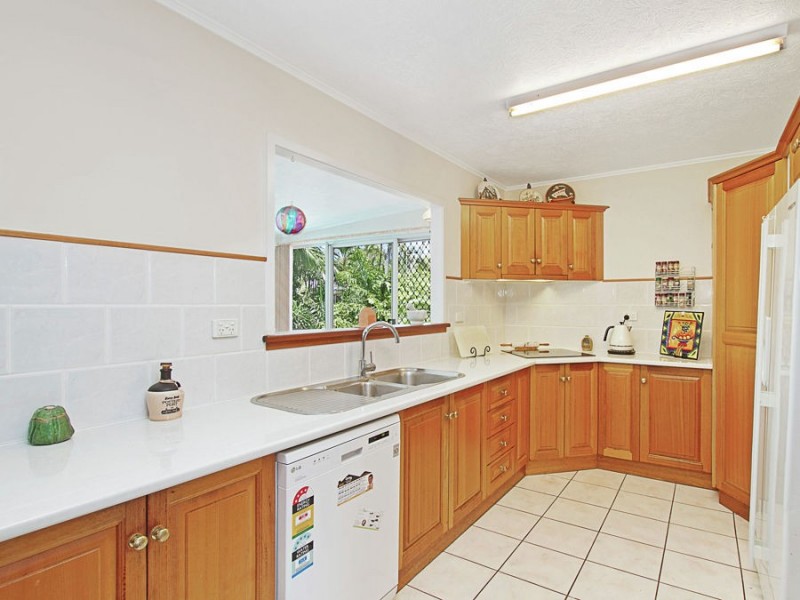 10 Seaward Crescent, Pallarenda QLD 4810