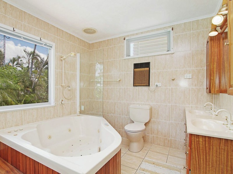 10 Seaward Crescent, Pallarenda QLD 4810