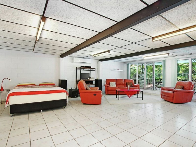 10 Seaward Crescent, Pallarenda QLD 4810