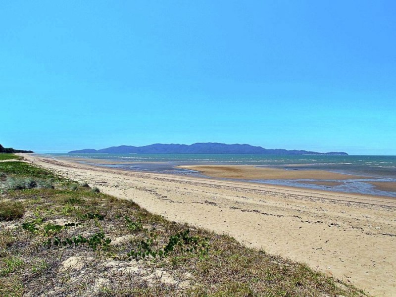 10 Seaward Crescent, Pallarenda QLD 4810