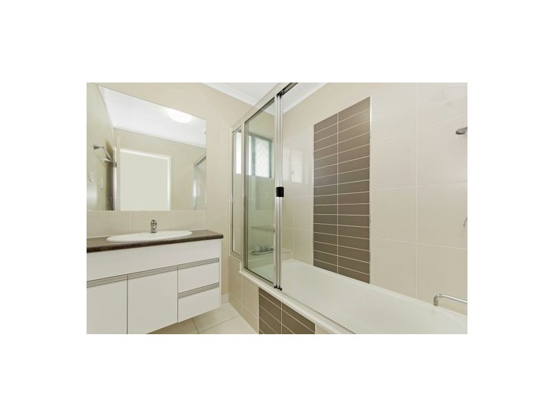 8 Truman Way, Mount Louisa QLD 4814