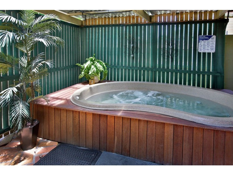 506 Bayswater Road, Mount Louisa QLD 4814