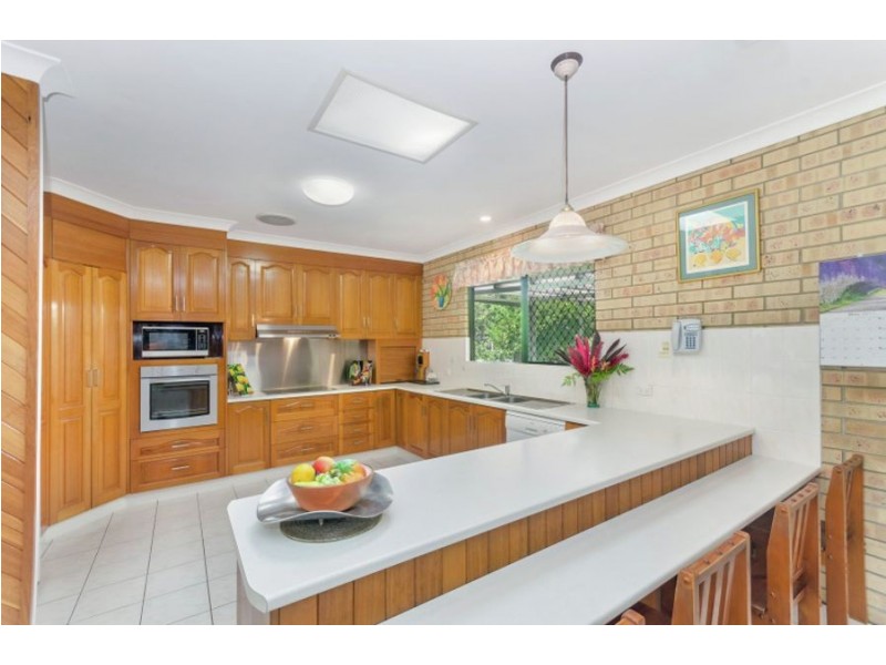 6 Bunya Street, Bushland Beach QLD 4818