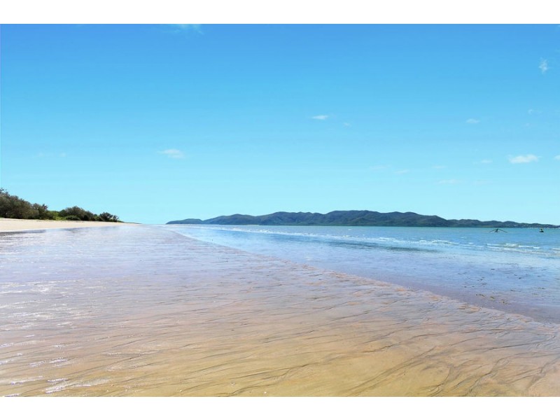 2 Palm Street, Rowes Bay QLD 4810