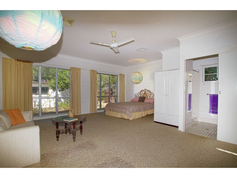 2 Palm Street, Rowes Bay QLD 4810