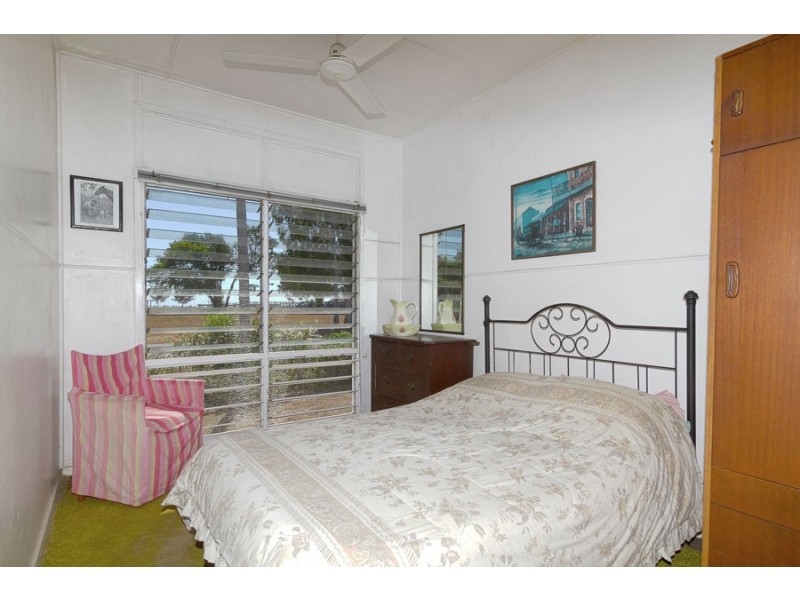 2 Palm Street, Rowes Bay QLD 4810