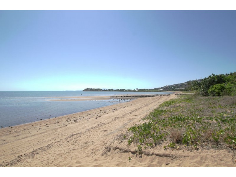 2 Palm Street, Rowes Bay QLD 4810