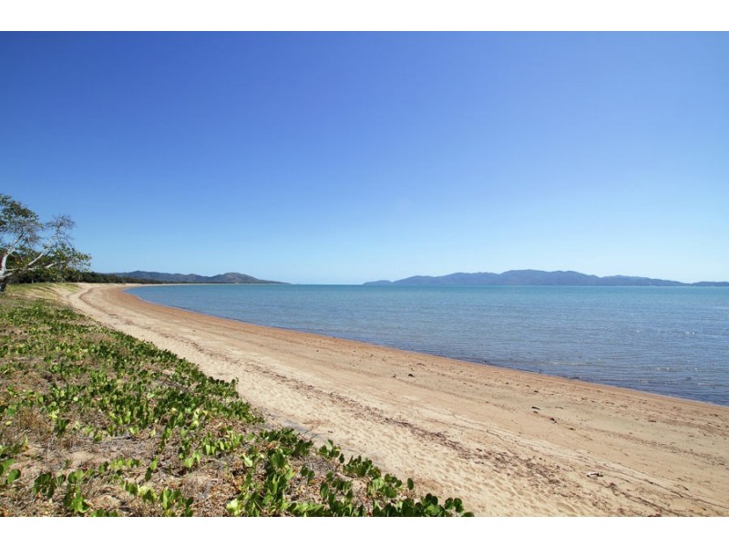 2 Palm Street, Rowes Bay QLD 4810