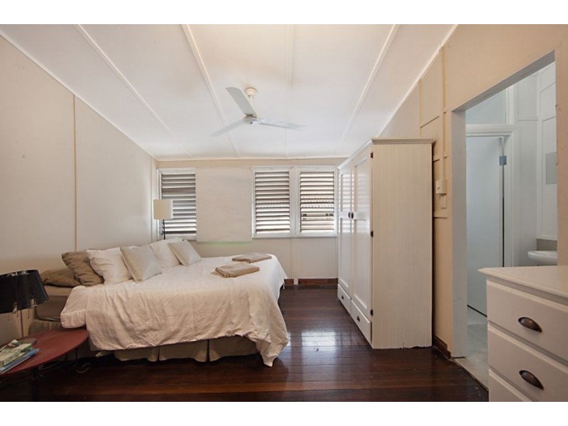 30 Ackers Street, Hermit Park QLD 4812