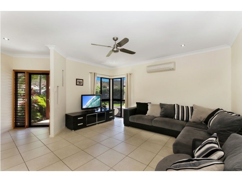 38 Greenview Drive, Mount Louisa QLD 4814