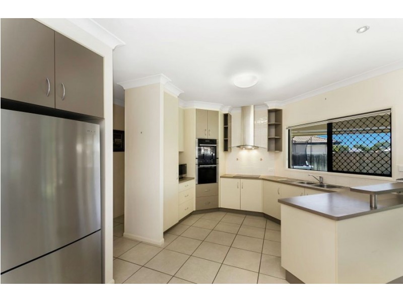 38 Greenview Drive, Mount Louisa QLD 4814