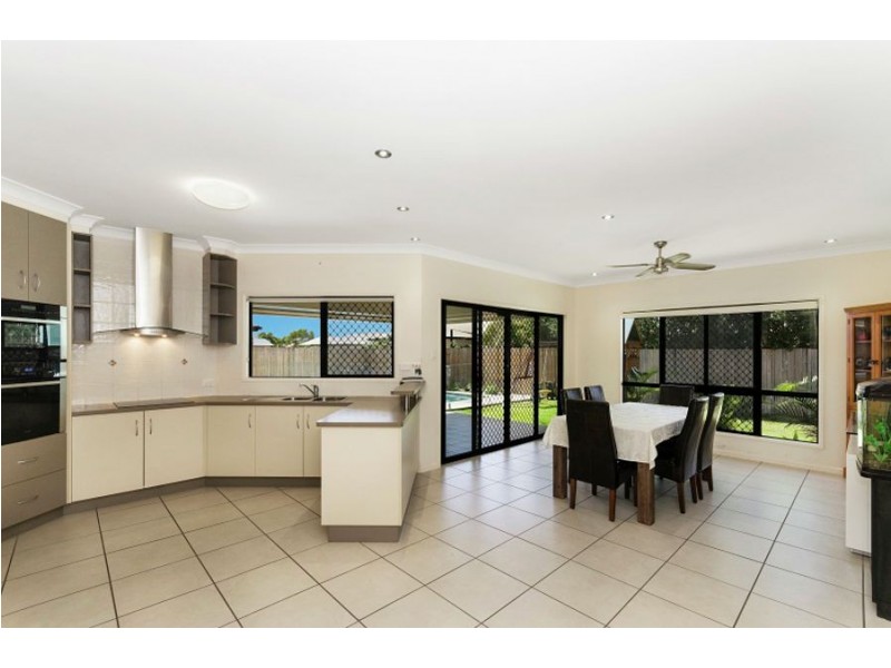 38 Greenview Drive, Mount Louisa QLD 4814