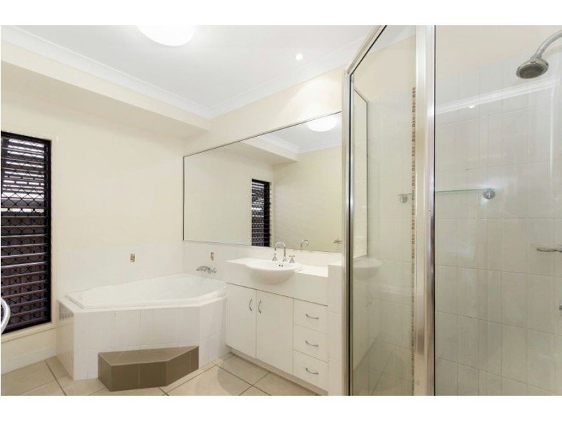 38 Greenview Drive, Mount Louisa QLD 4814