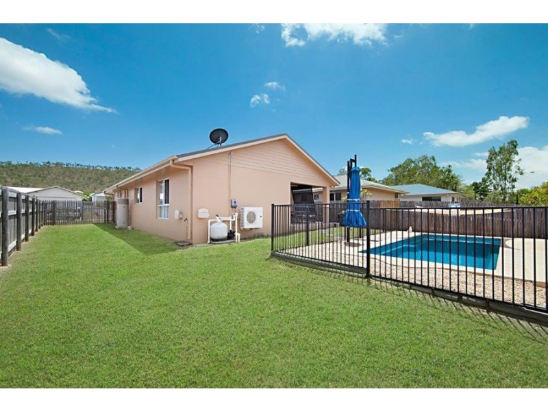 7 Woodrow Circuit, Mount Louisa QLD 4814