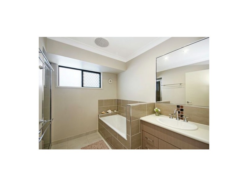 5 Barratonia Way, Mount Low QLD 4818