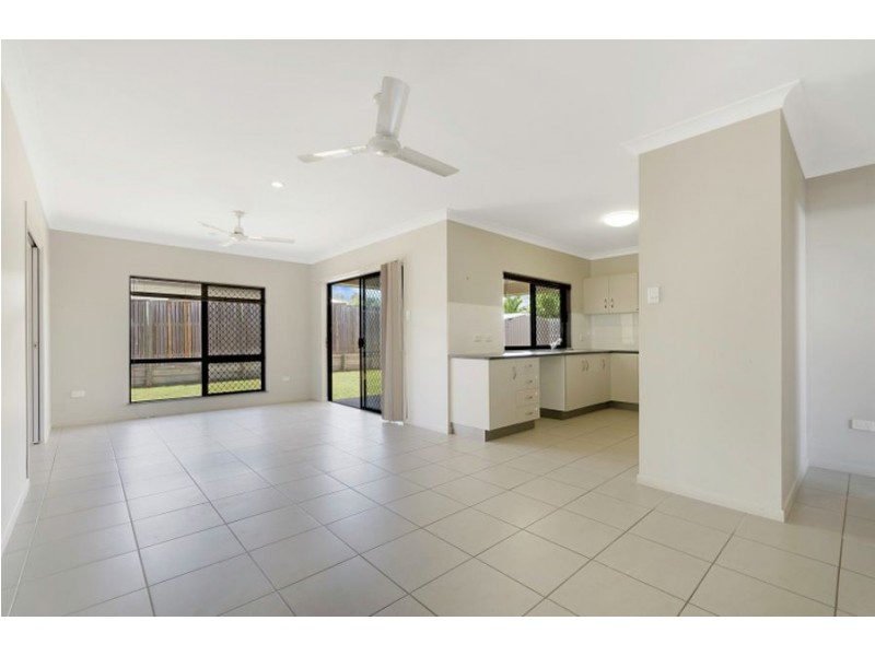 19 Yanooa Court, Bushland Beach QLD 4818