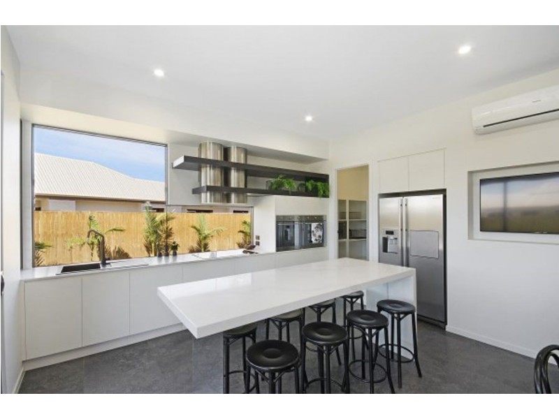 14 Signature Drive, Rosslea QLD 4812