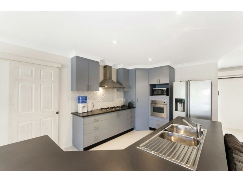 18 Mendi Drive, Bushland Beach QLD 4818