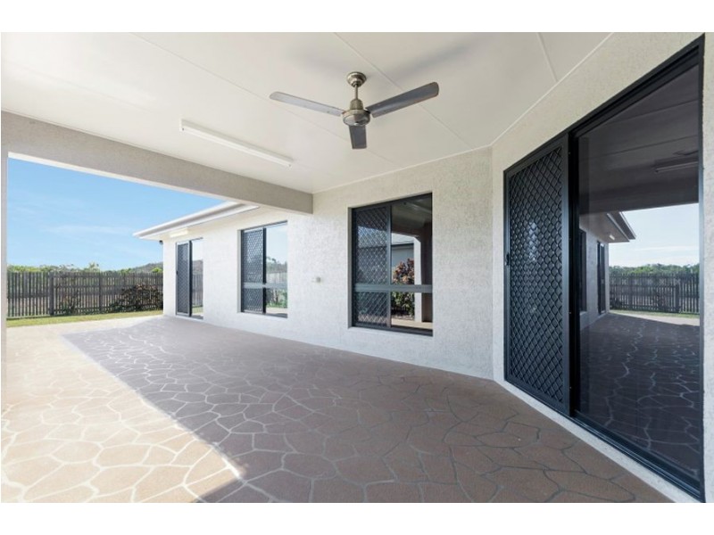 5 Littabella Place, Bushland Beach QLD 4818