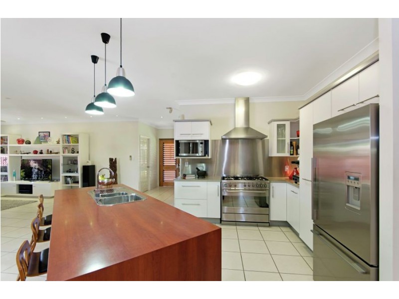 5 Ugarte Street, Bushland Beach QLD 4818