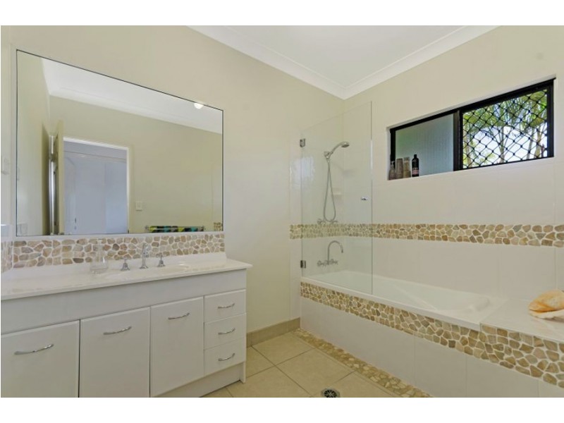 5 Ugarte Street, Bushland Beach QLD 4818