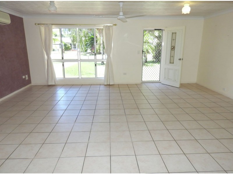 9 Mostyn Crescent, Bushland Beach QLD 4818