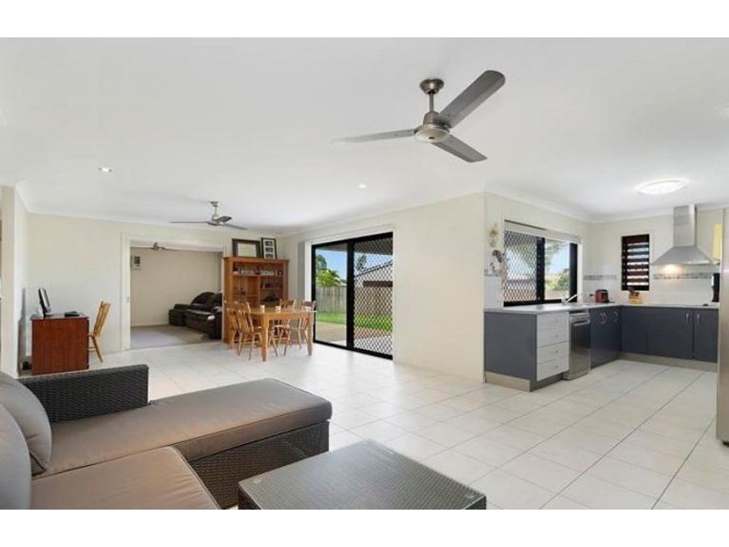 27 Seabrook Circuit, Bushland Beach QLD 4818