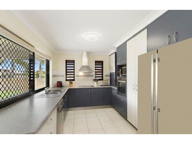 27 Seabrook Circuit, Bushland Beach QLD 4818