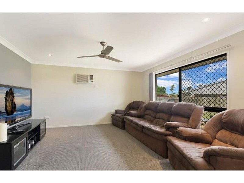 27 Seabrook Circuit, Bushland Beach QLD 4818