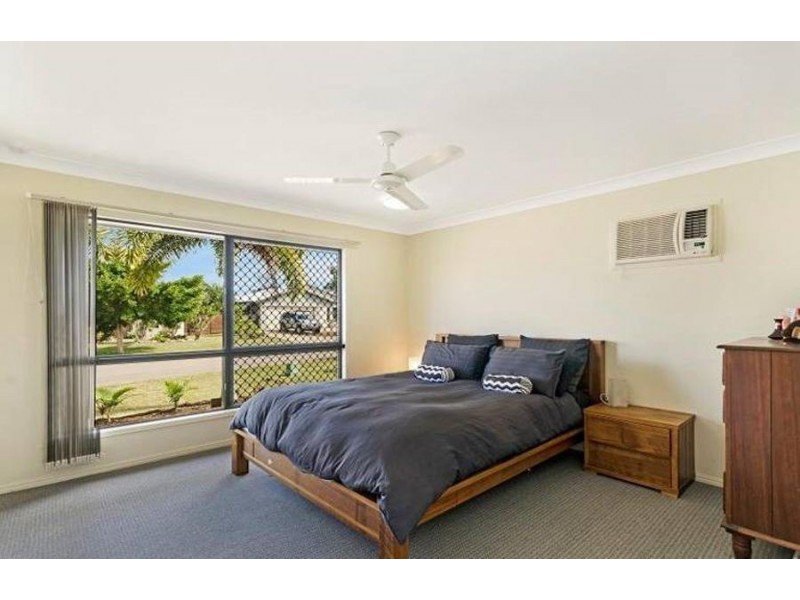 27 Seabrook Circuit, Bushland Beach QLD 4818