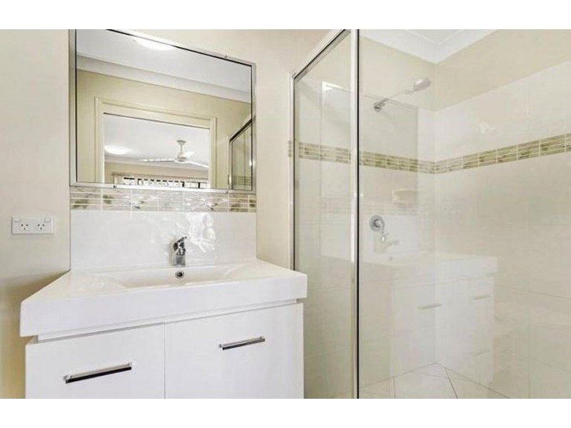 27 Seabrook Circuit, Bushland Beach QLD 4818