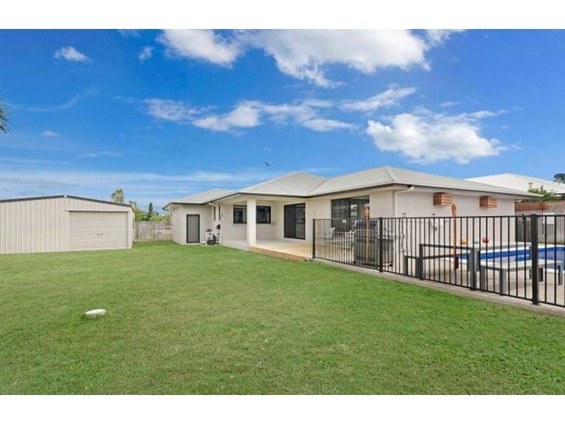 27 Seabrook Circuit, Bushland Beach QLD 4818