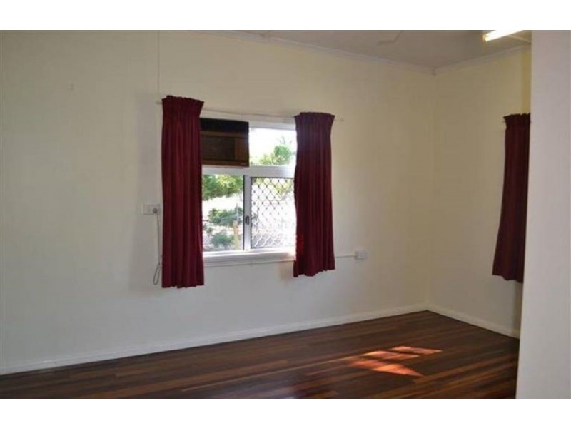 12 Barron Street, West End QLD 4810