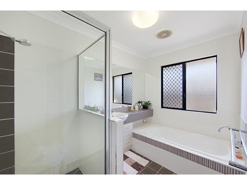 70 Shutehaven Circuit, Bushland Beach QLD 4818