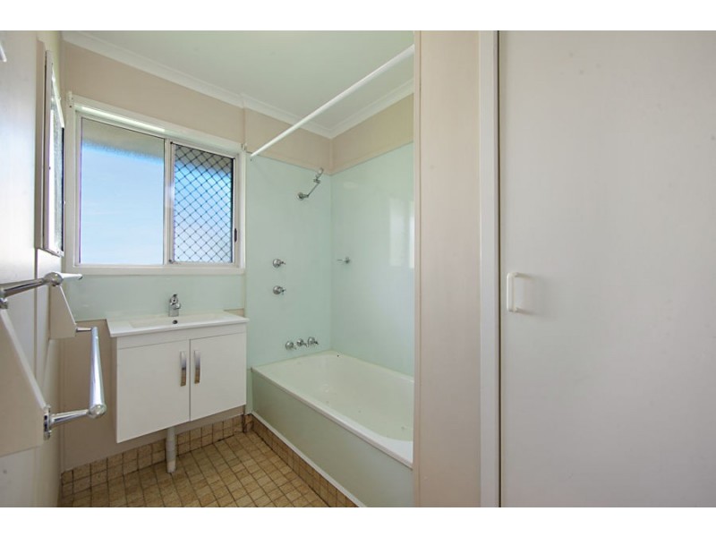 2 Willseal Court, Mount Louisa QLD 4814