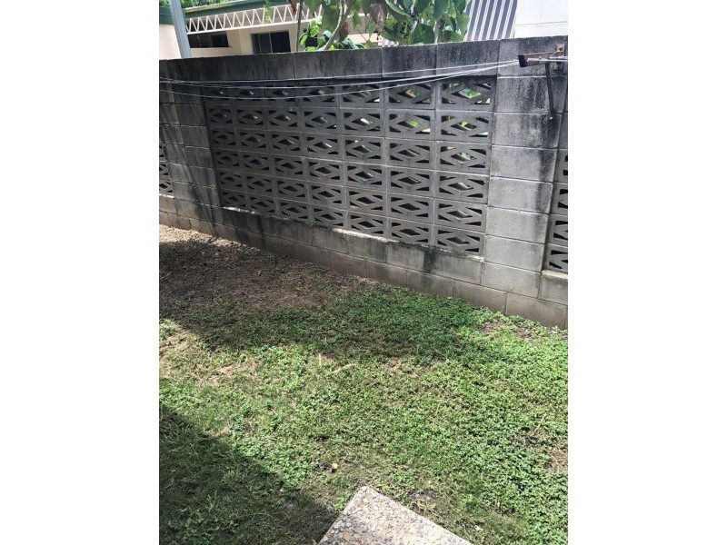 2/3 Roberts Street, Hermit Park QLD 4812